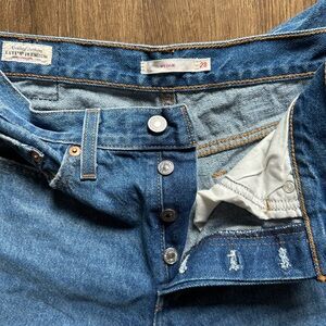 Levi’s wedgie fit jeans size 28